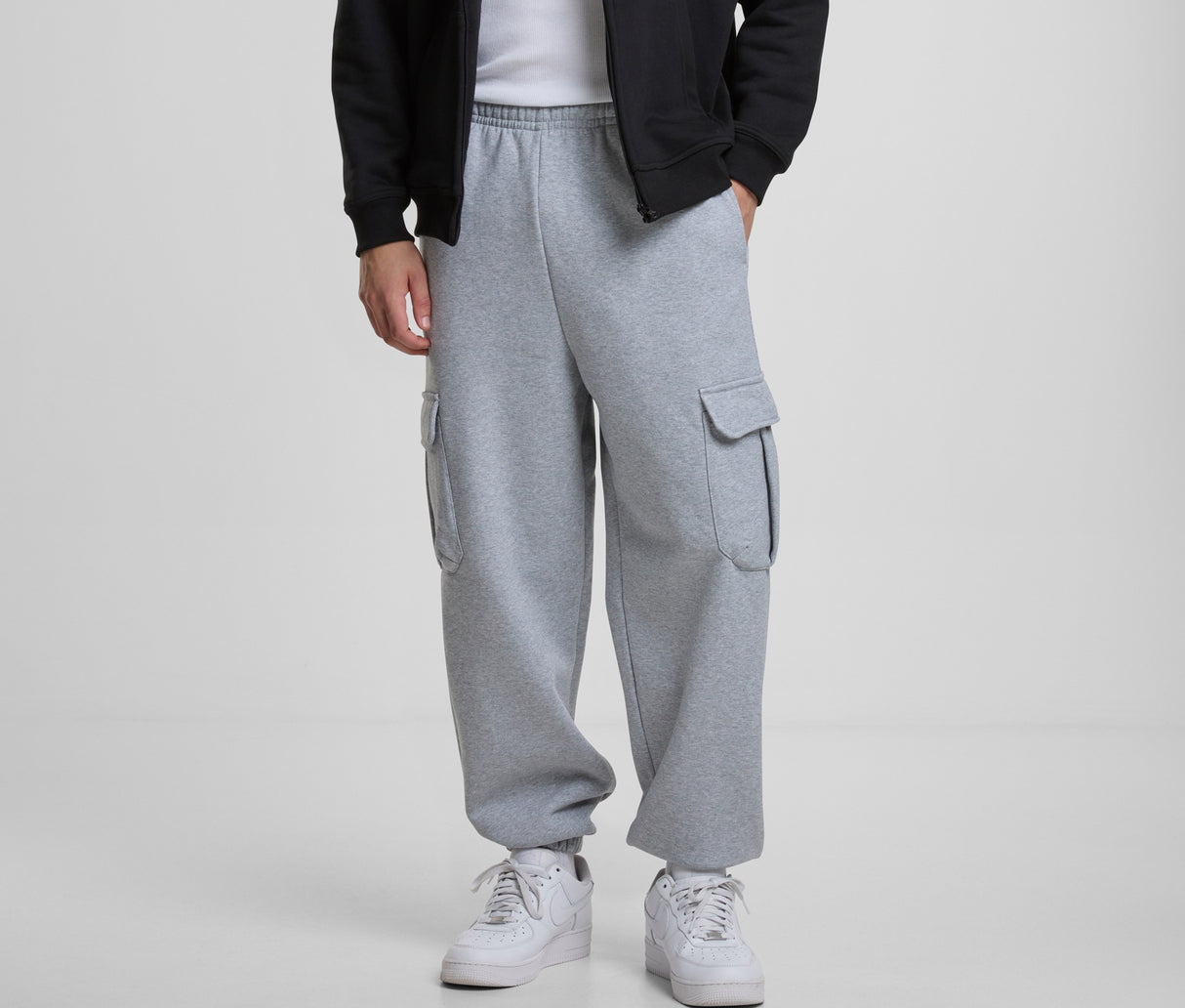 BUILD YOUR BRAND 90'S CARGO SWEATPANTS