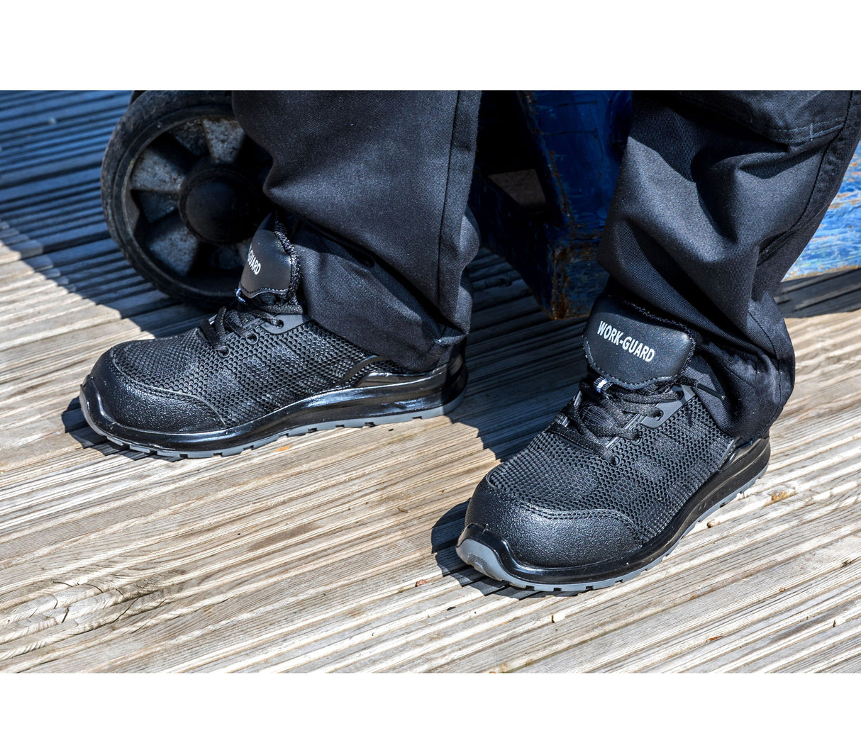 RESULT ALL BLACK SAFETY TRAINER